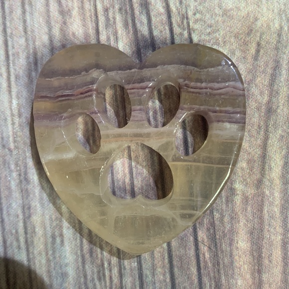 Colorful fluorite paw print carving - Picture 3 of 4